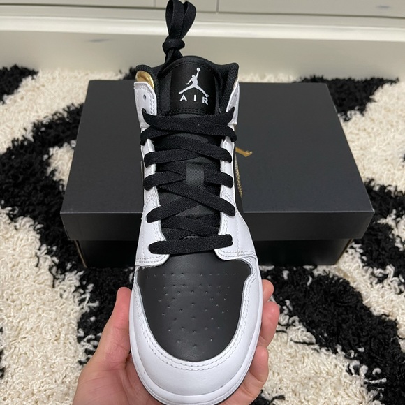 NWT Air Jordan 1 Mid GS In White/multi-color-black - Picture 5 of 11